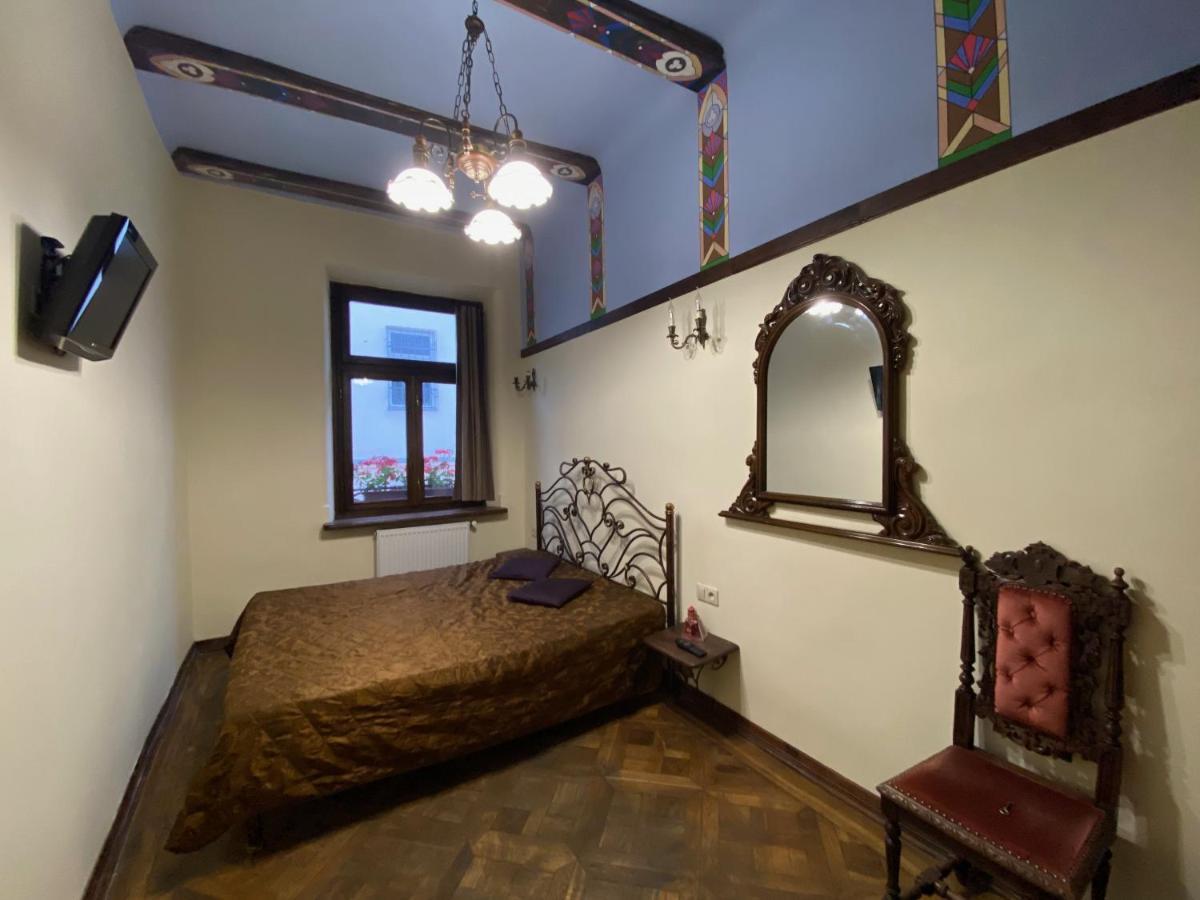 Апартаменти Королівські На Вулиці Лесі Українки 19 Lviv Buitenkant foto