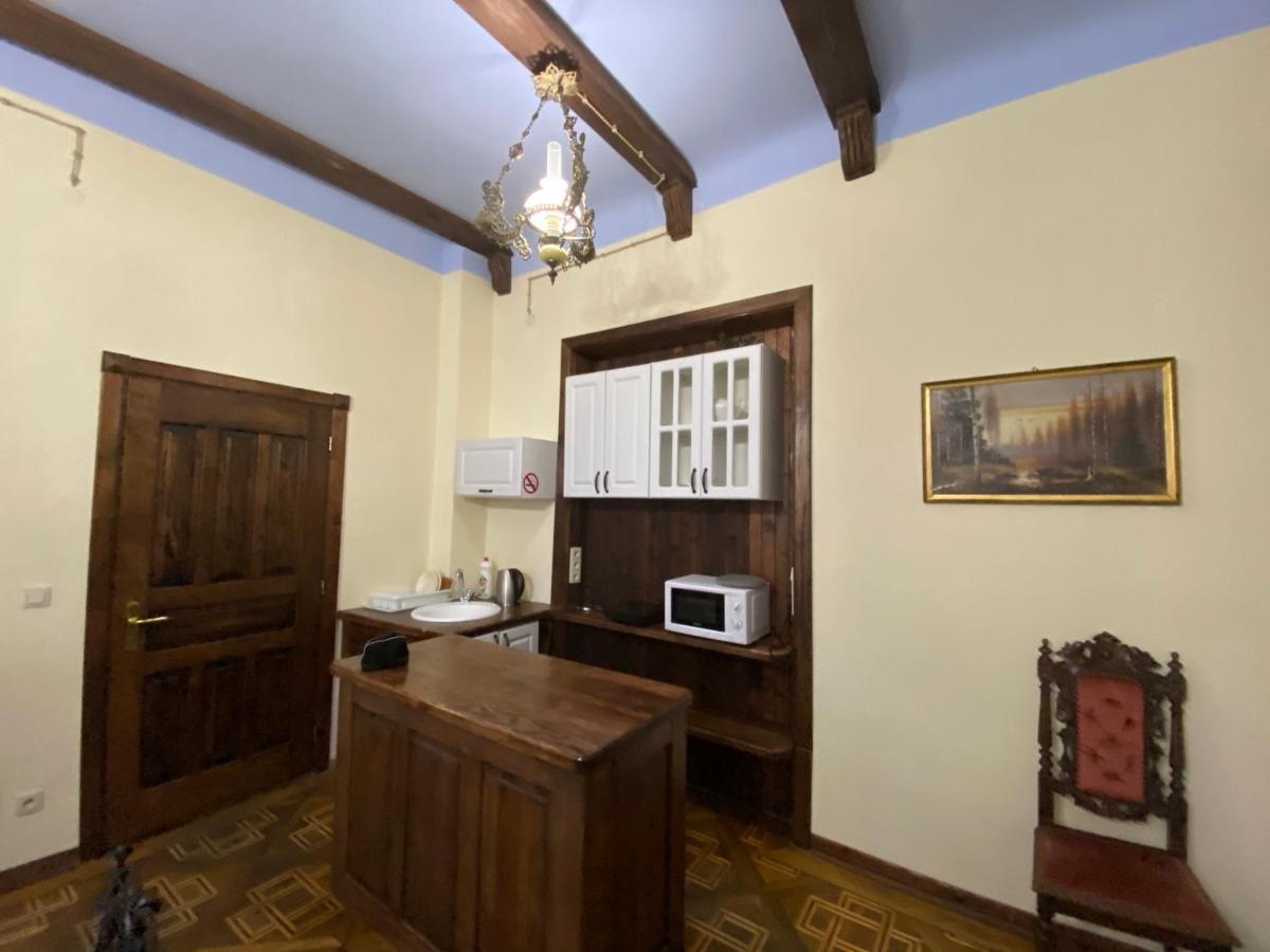 Апартаменти Королівські На Вулиці Лесі Українки 19 Lviv Buitenkant foto