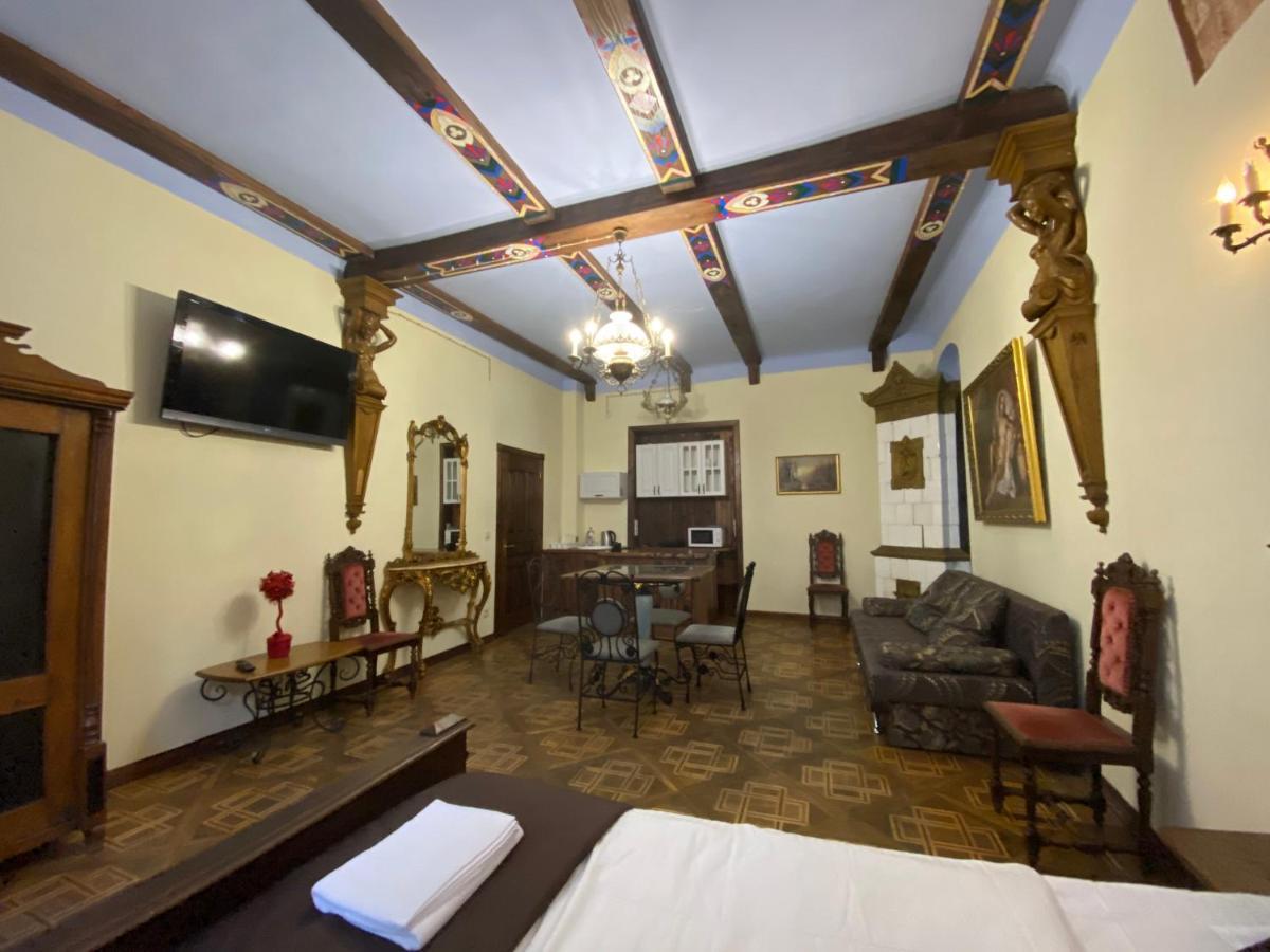 Апартаменти Королівські На Вулиці Лесі Українки 19 Lviv Buitenkant foto