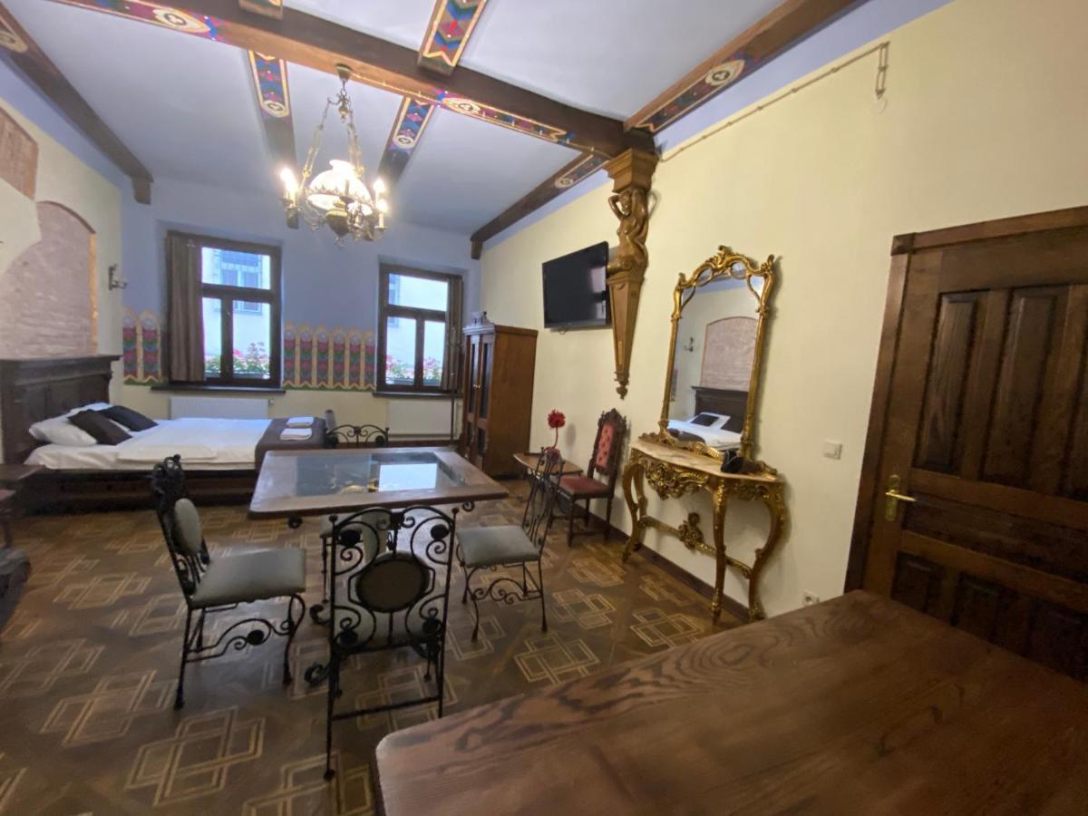 Апартаменти Королівські На Вулиці Лесі Українки 19 Lviv Buitenkant foto