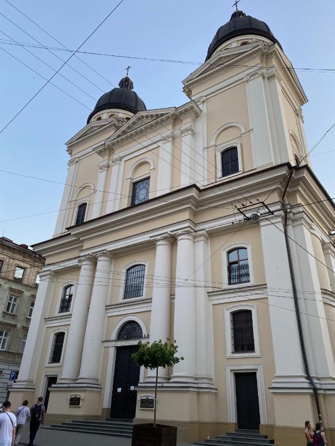 Апартаменти Королівські На Вулиці Лесі Українки 19 Lviv Buitenkant foto