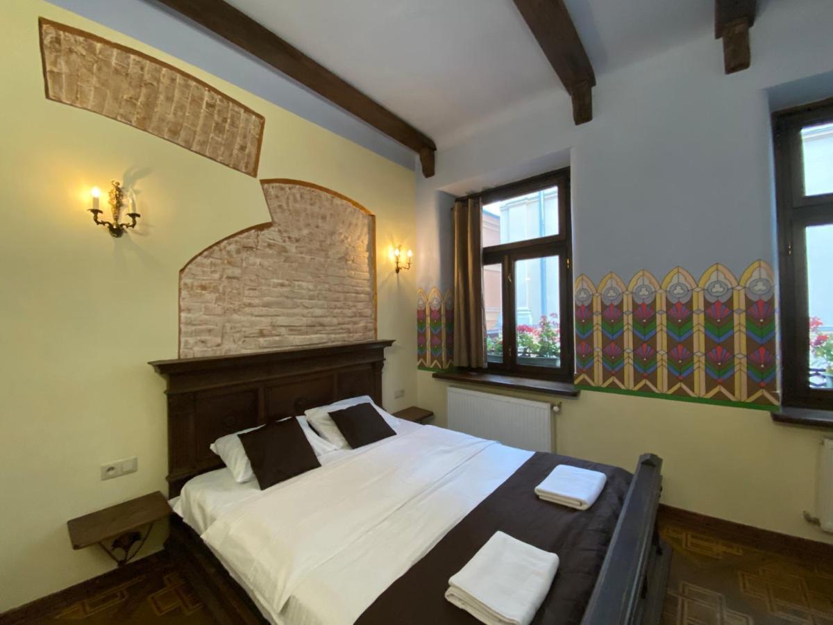 Апартаменти Королівські На Вулиці Лесі Українки 19 Lviv Buitenkant foto