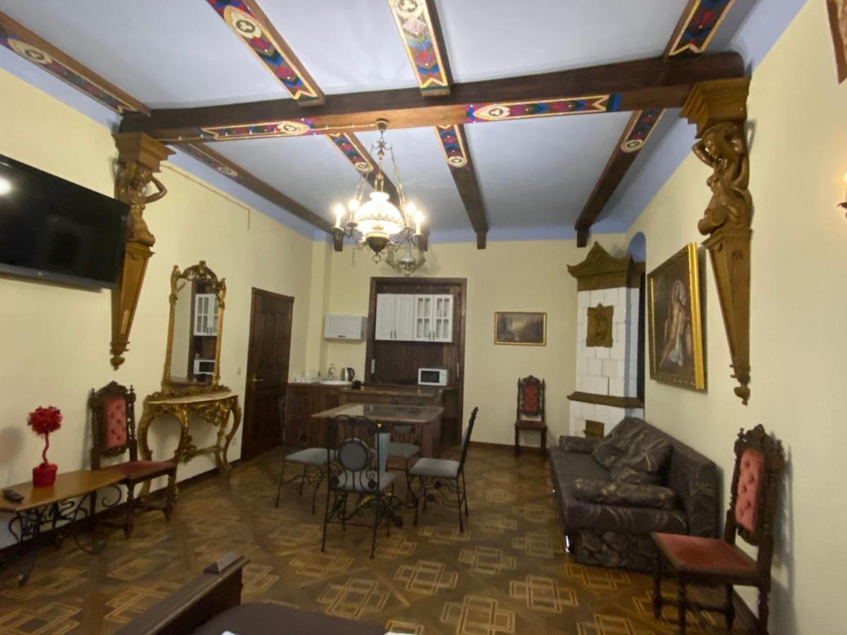 Апартаменти Королівські На Вулиці Лесі Українки 19 Lviv Buitenkant foto