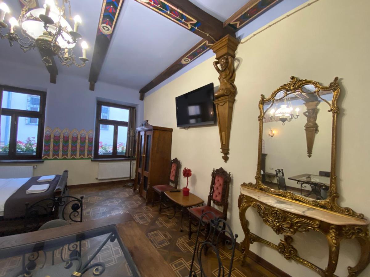 Апартаменти Королівські На Вулиці Лесі Українки 19 Lviv Buitenkant foto