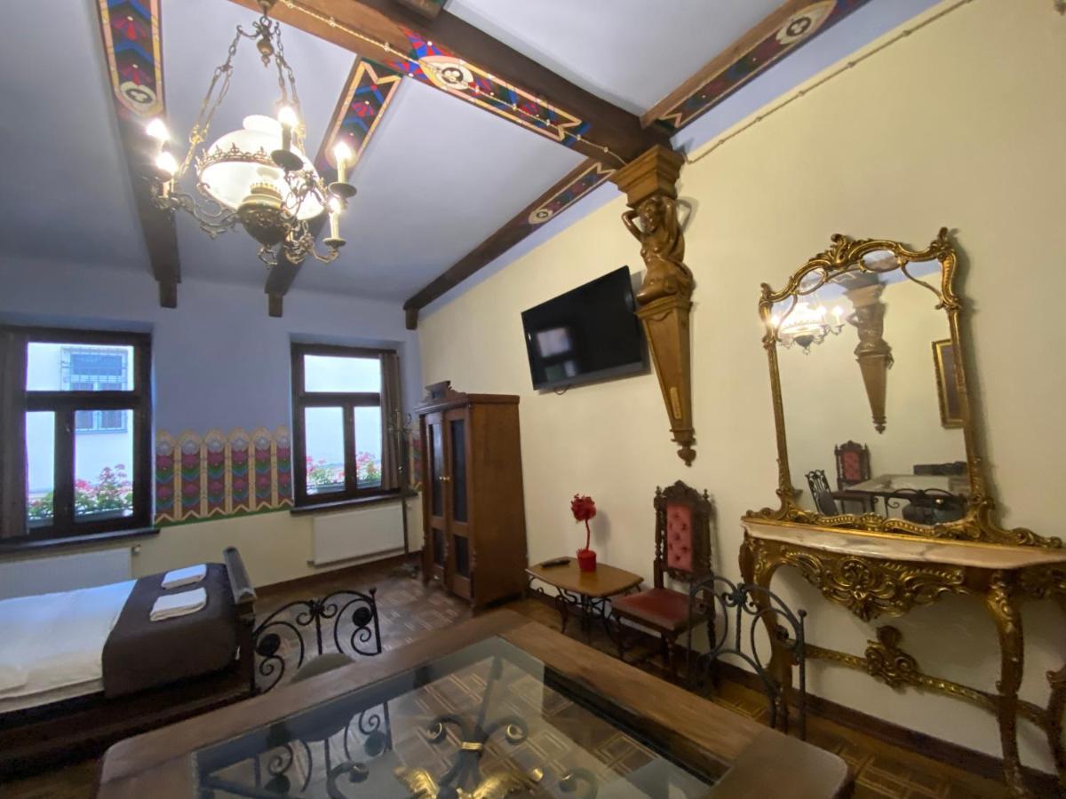 Апартаменти Королівські На Вулиці Лесі Українки 19 Lviv Buitenkant foto