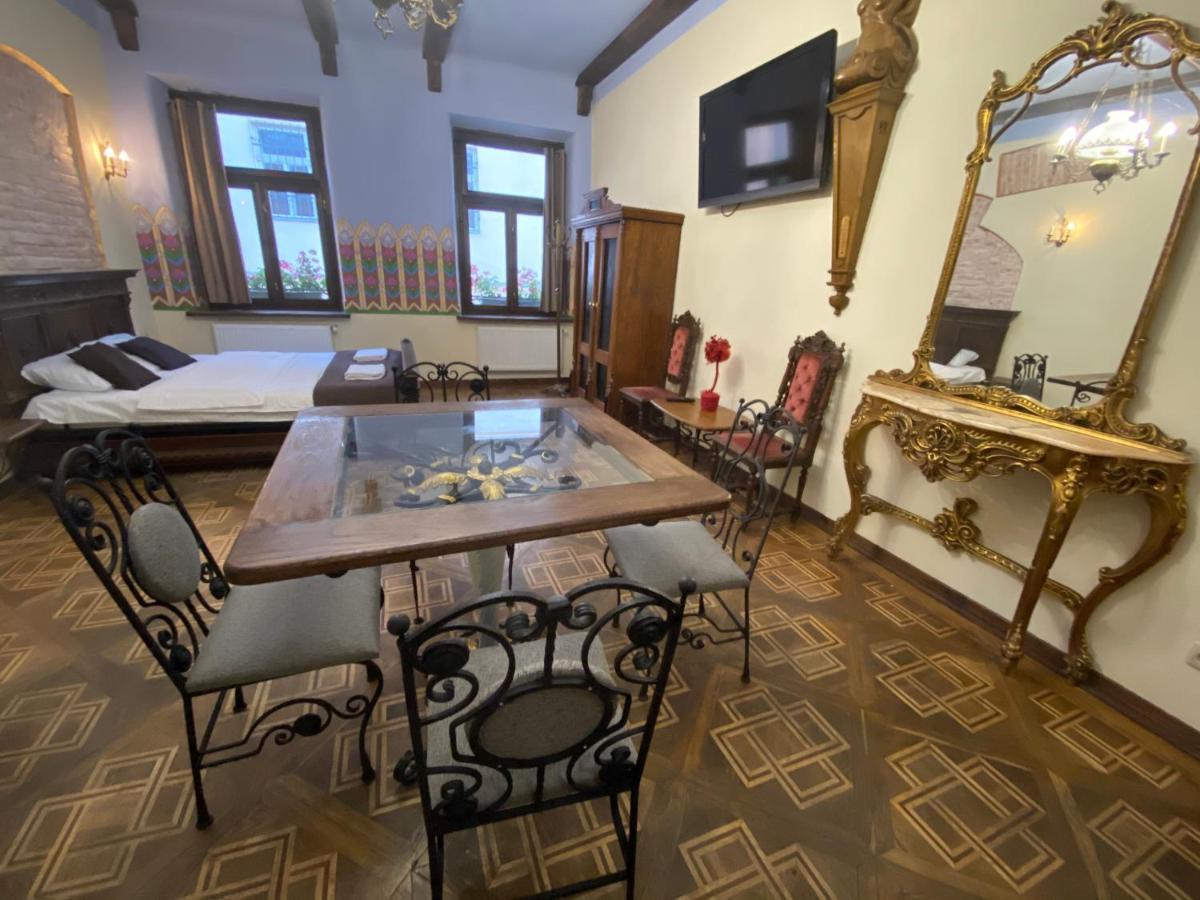 Апартаменти Королівські На Вулиці Лесі Українки 19 Lviv Buitenkant foto
