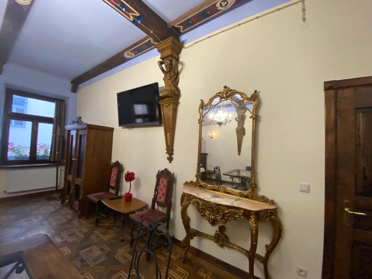 Апартаменти Королівські На Вулиці Лесі Українки 19 Lviv Buitenkant foto